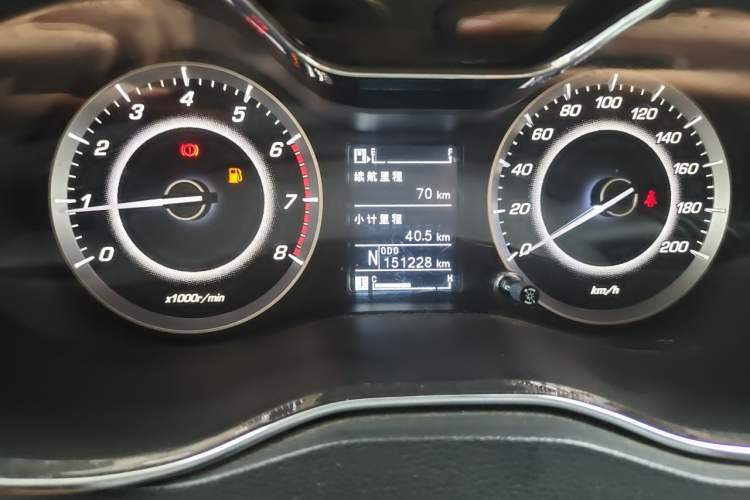 Used Baojun 560 2016 1.8L iAMT Luxury Model Odometer Close Up