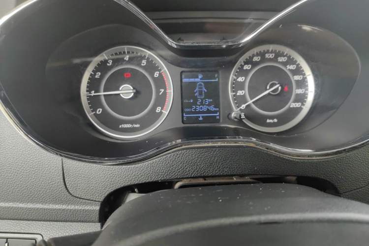 Used Baojun 560 2016 1.8L Manual Value Edition Odometer Close Up