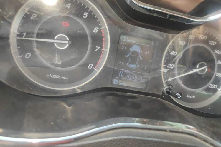 Used Baojun 560 2016 1.8L iAMT Luxury Model Odometer Close Up