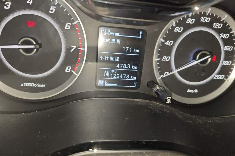 Used Baojun 560 2016 1.8L iAMT Luxury Model Odometer Close Up