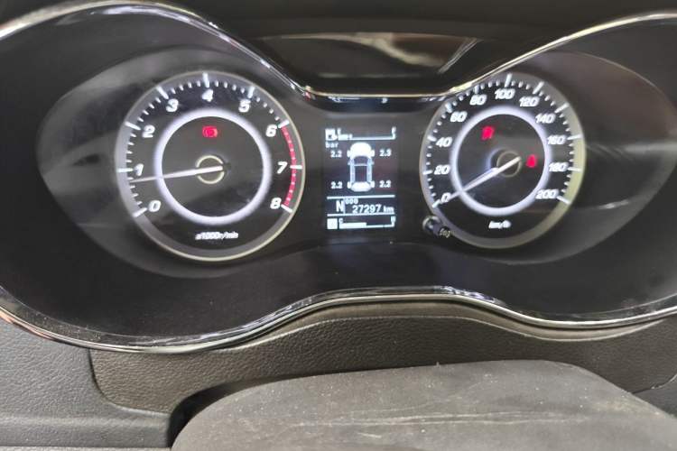 Used Baojun 560 2016 1.8L iAMT Luxury Model Odometer Close Up