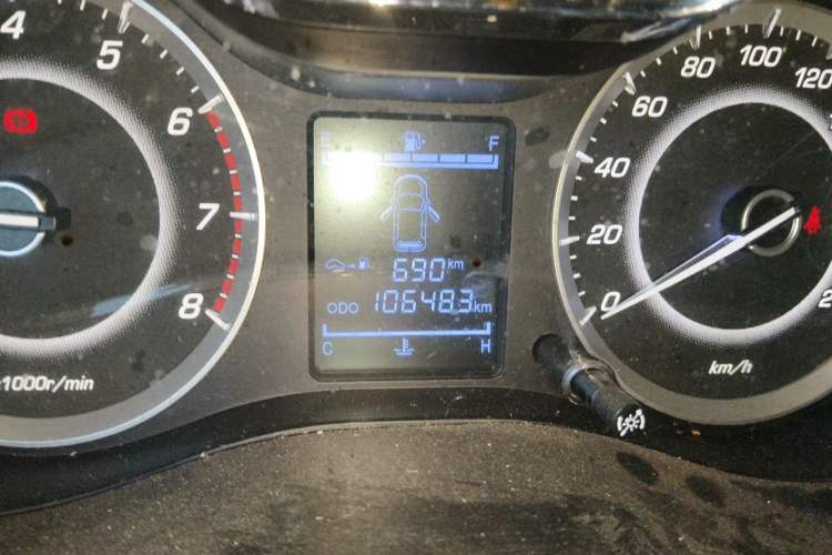 Used Baojun 560 2016 1.5T Manual Comfort Edition Odometer Close Up