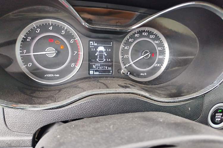 Used Baojun 560 2016 1.8L iAMT Luxury Model Odometer Close Up