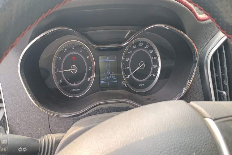 Used Baojun 560 2016 1.8L Manual Value Edition Odometer Close Up