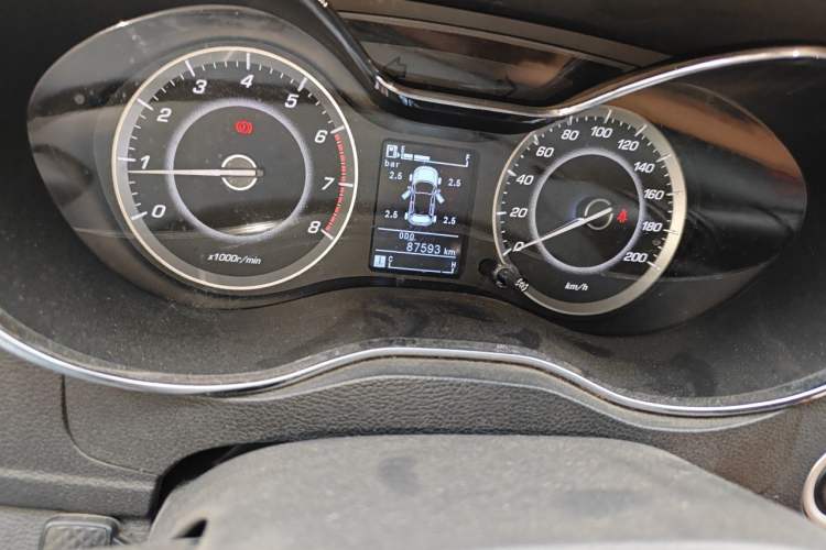 Used Baojun 560 2016 1.5T Manual Luxury Model Odometer Close Up