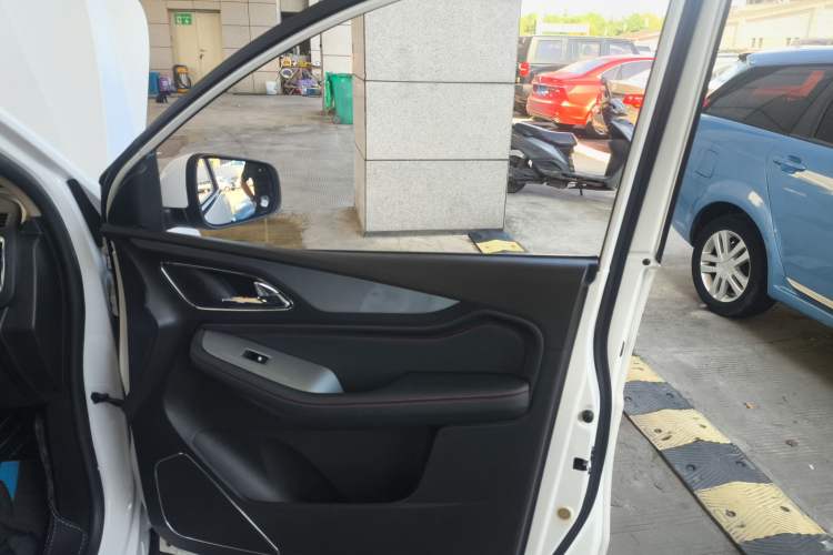 Used Baojun 560 2016 1.8L iAMT Luxury Model Right Front Door Interior