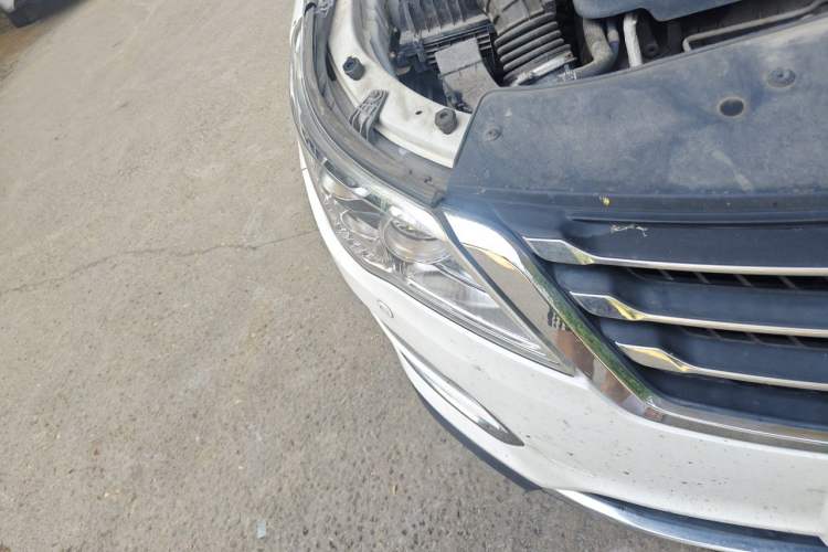 Used Baojun 560 2016 1.5T Manual Luxury Model Right Front Headlight