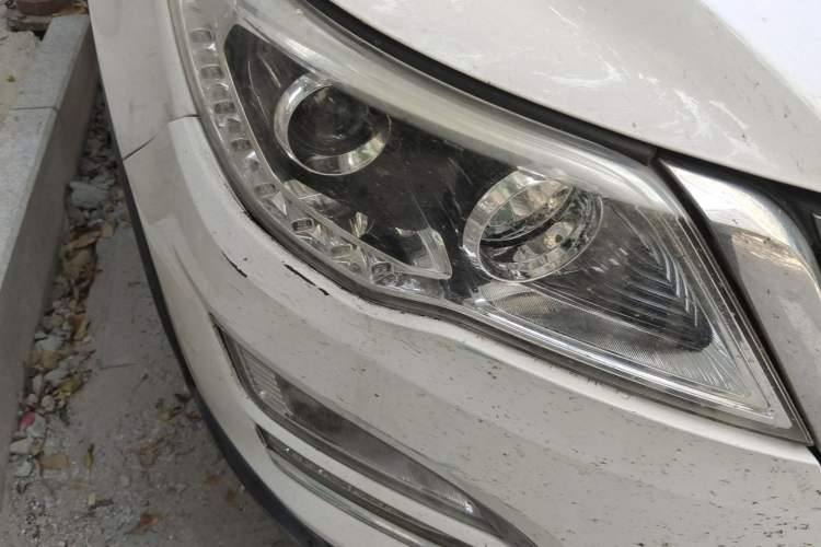 Used Baojun 560 2016 1.5T Manual Comfort Edition Right Front Headlight