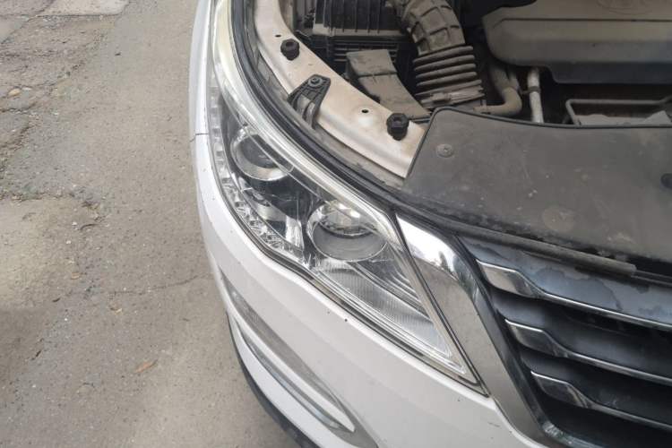 Used Baojun 560 2016 1.5T Manual Elite Edition Right Front Headlight