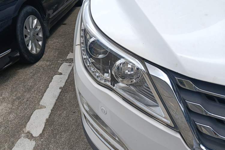 Used Baojun 560 2016 1.5T Manual Luxury Model Right Front Headlight