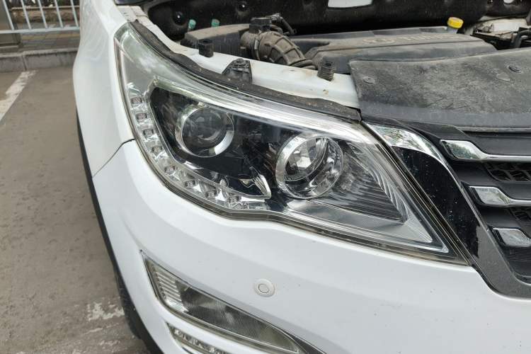 Used Baojun 560 2016 1.5T Manual Luxury Model Right Front Headlight