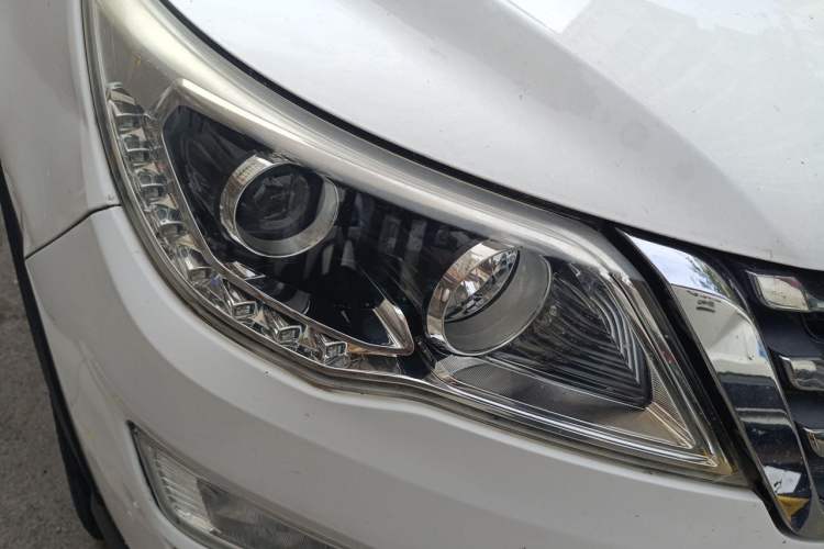 Used Baojun 560 2016 1.5T Manual Elite Edition Right Front Headlight
