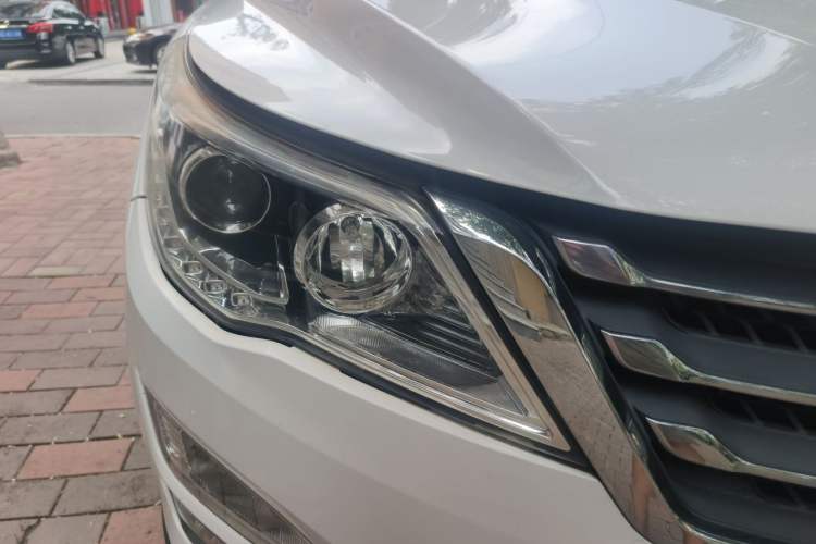Used Baojun 560 2016 1.5T Manual Elite Edition Right Front Headlight