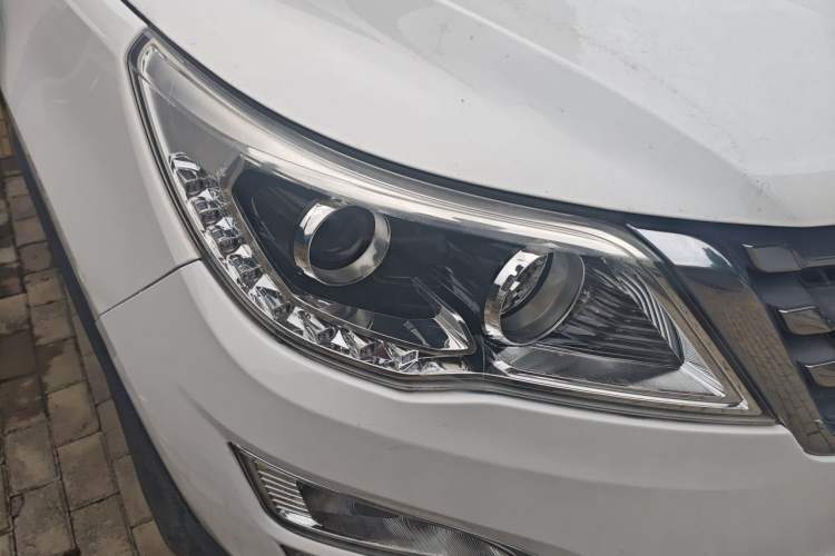 Used Baojun 560 2016 1.8L iAMT Elite Edition Right Front Headlight