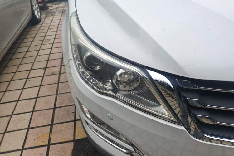 Used Baojun 560 2016 1.5T Manual Luxury Model Right Front Headlight