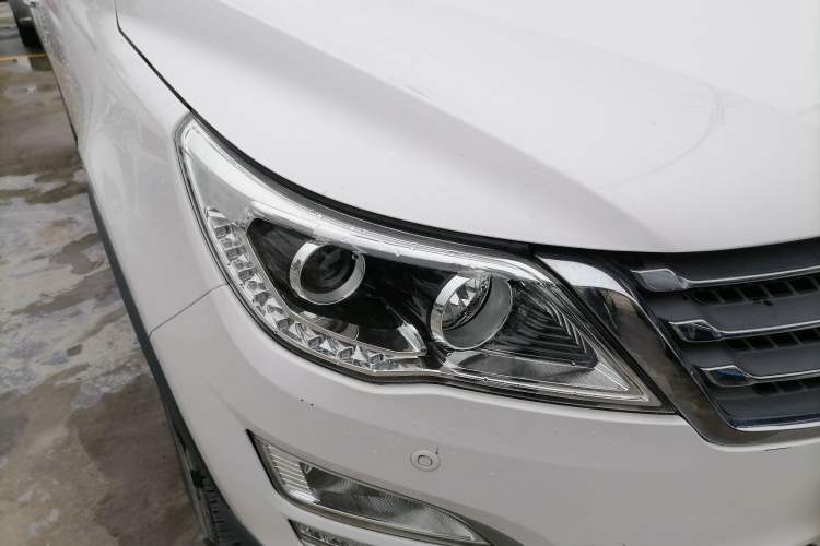 Used Baojun 560 2016 1.5T Manual Luxury Model Right Front Headlight