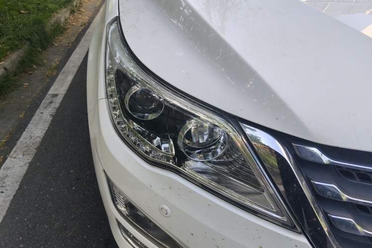 Used Baojun 560 2016 1.5T Manual Luxury Model Right Front Headlight