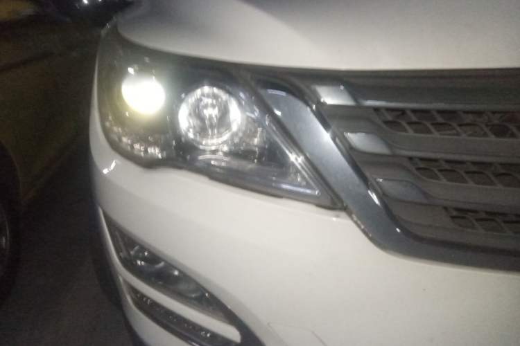Used Baojun 560 2016 1.5T Manual Comfort Edition Right Front Headlight