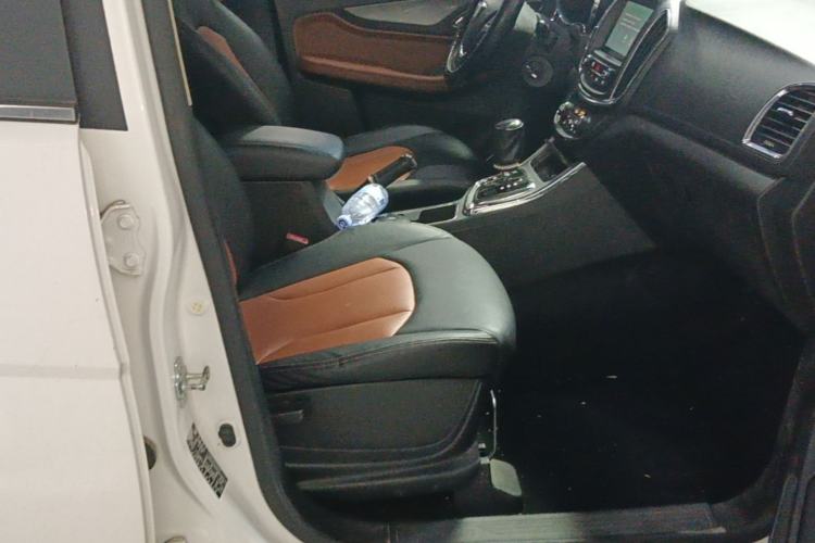Used Baojun 560 2016 1.8L iAMT Elite Edition Right Front Seat