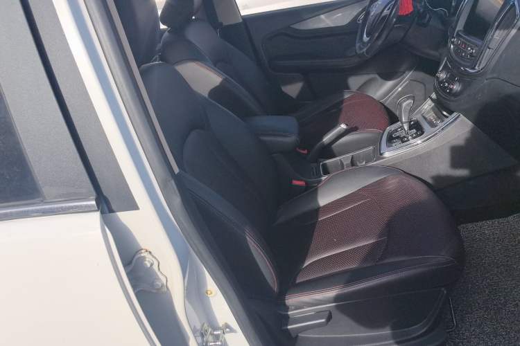 Used Baojun 560 2016 1.8L iAMT Luxury Model Right Front Seat