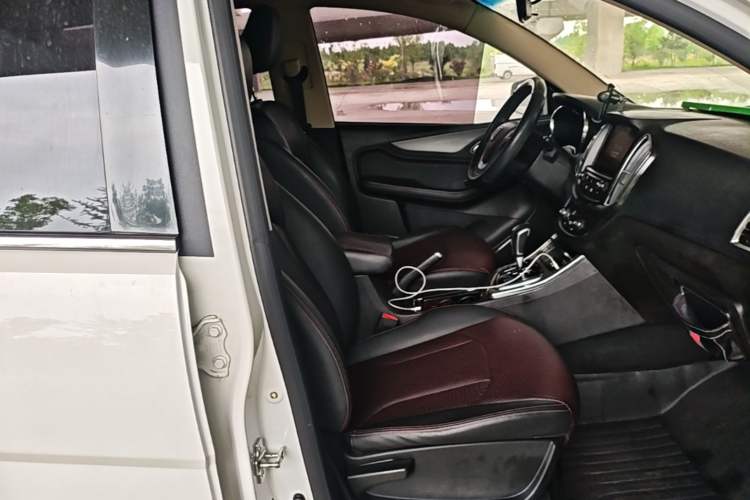 Used Baojun 560 2016 1.8L iAMT Luxury Model Right Front Seat