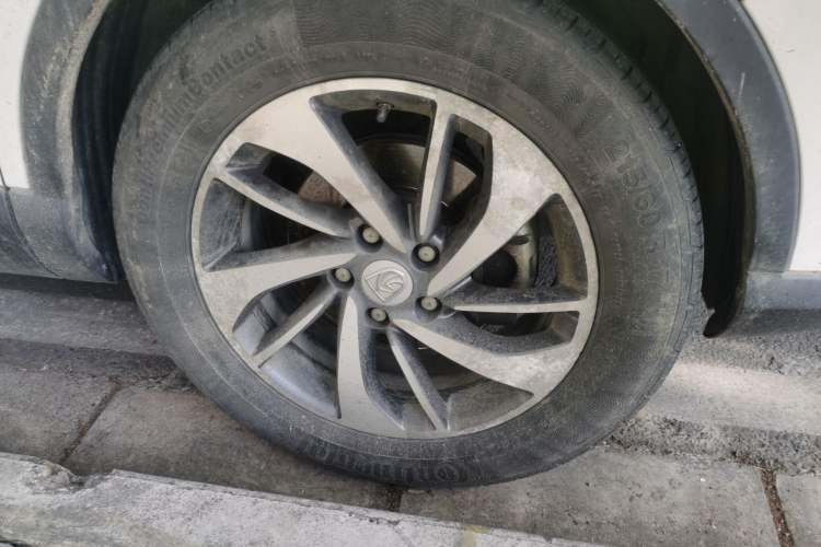 Used Baojun 560 2016 1.8L Manual Luxury Edition Right Front Wheel Hub