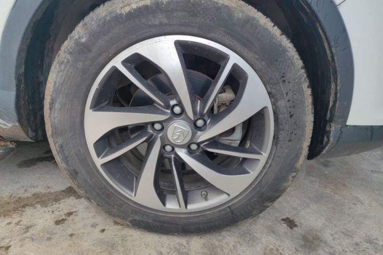 Used Baojun 560 2016 1.8L iAMT Luxury Model Right Front Wheel Hub