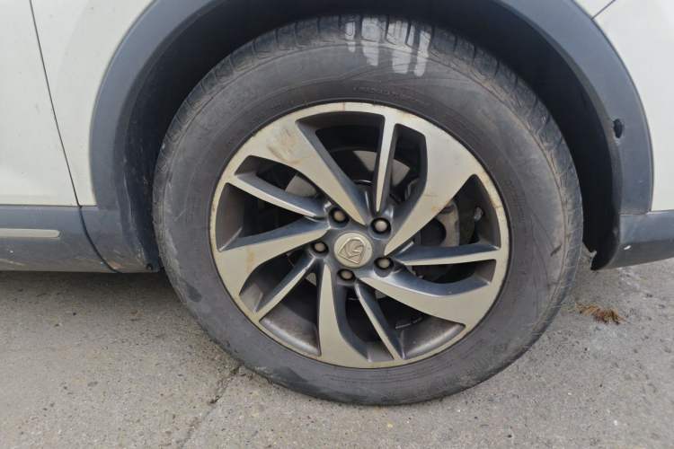 Used Baojun 560 2016 1.5T Manual Luxury Model Right Front Wheel Hub