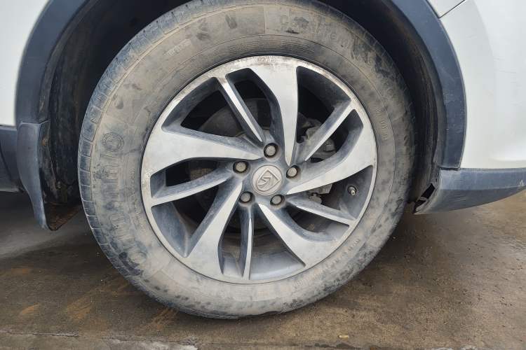 Used Baojun 560 2016 1.8L iAMT Luxury Model Right Front Wheel Hub