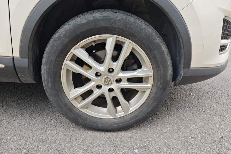 Used Baojun 560 2016 1.8L Manual Value Edition Right Front Wheel Hub