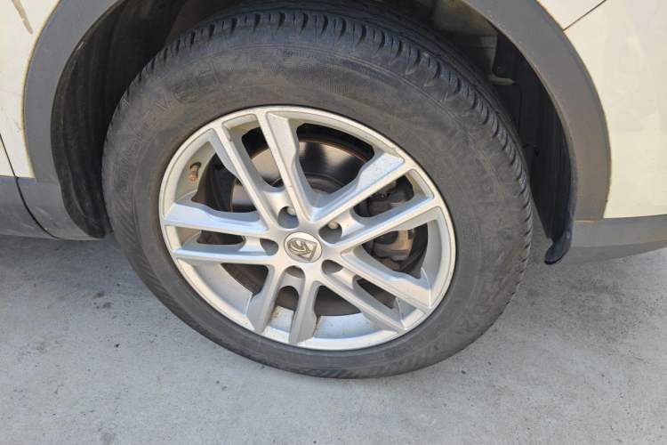 Used Baojun 560 2016 1.5T Manual Elite Edition Right Front Wheel Hub