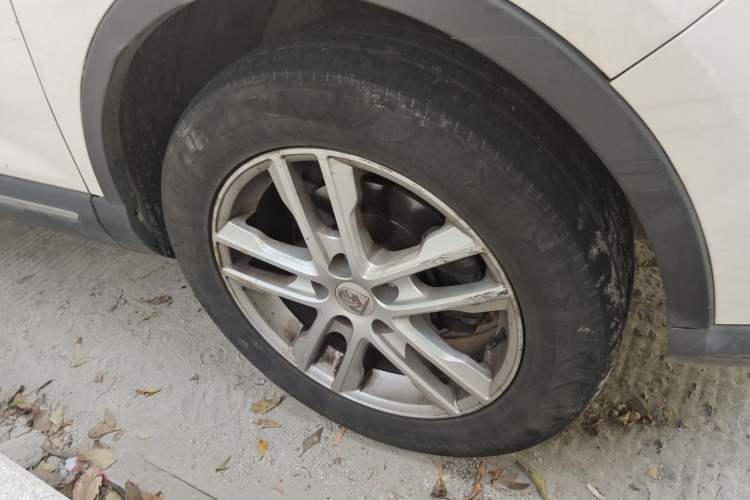 Used Baojun 560 2016 1.5T Manual Comfort Edition Right Front Wheel Hub