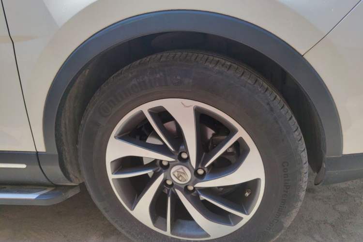 Used Baojun 560 2016 1.8L Manual Luxury Edition Right Front Wheel Hub