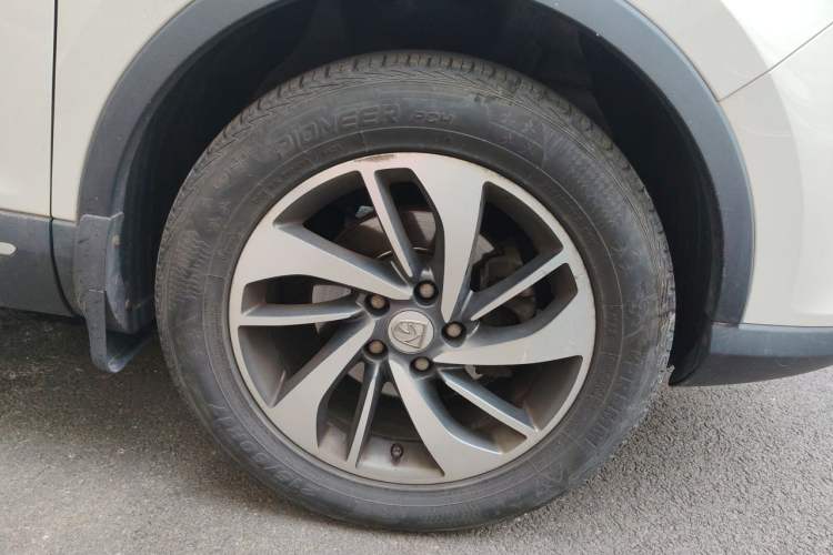 Used Baojun 560 2016 1.8L Manual Luxury Edition Right Front Wheel Hub