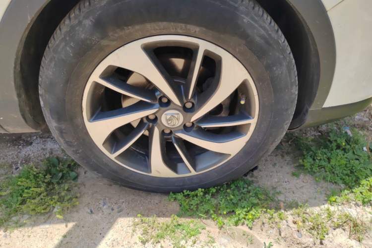 Used Baojun 560 2016 1.5T Manual Luxury Model Right Front Wheel Hub