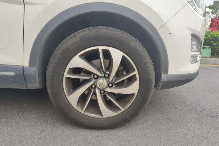 Used Baojun 560 2016 1.8L iAMT Luxury Model Right Front Wheel Hub