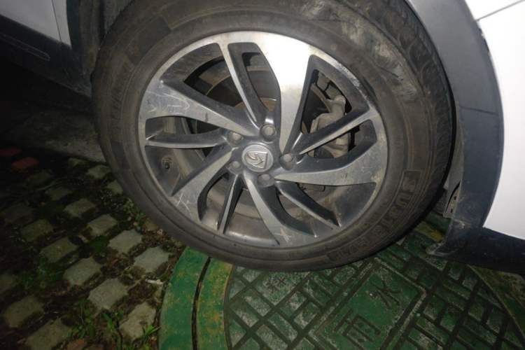 Used Baojun 560 2016 1.5T Manual Elite Edition Right Front Wheel Hub