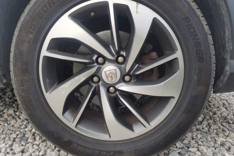Used Baojun 560 2016 1.8L iAMT Luxury Model Right Front Wheel Hub