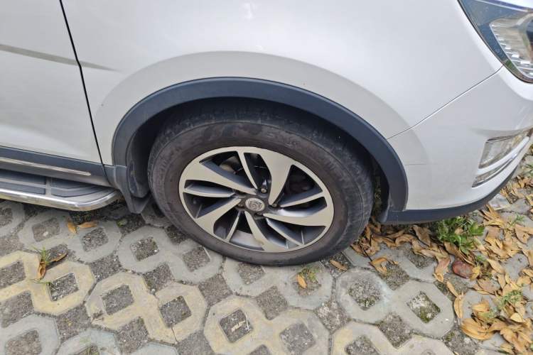 Used Baojun 560 2016 1.8L iAMT Luxury Model Right Front Wheel Hub
