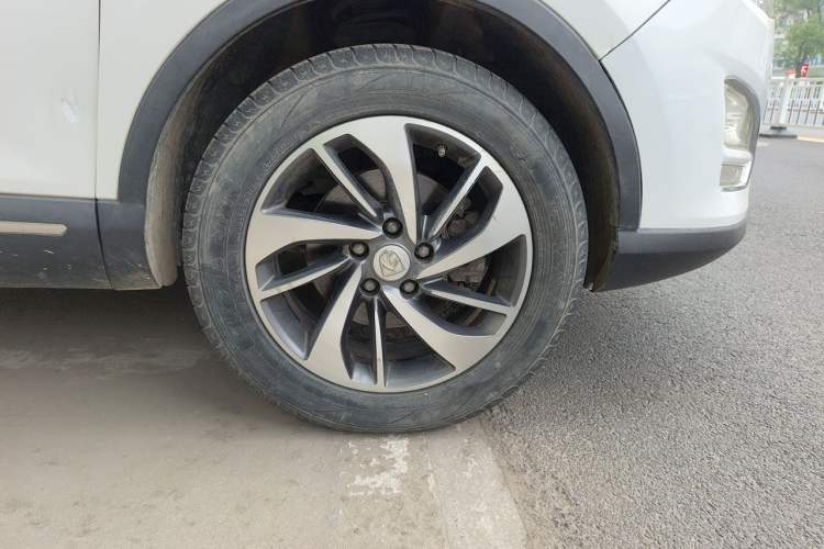 Used Baojun 560 2016 1.5T Manual Luxury Model Right Front Wheel Hub