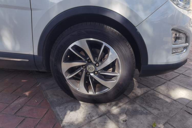 Used Baojun 560 2016 1.8L Manual Luxury Edition Right Front Wheel Hub