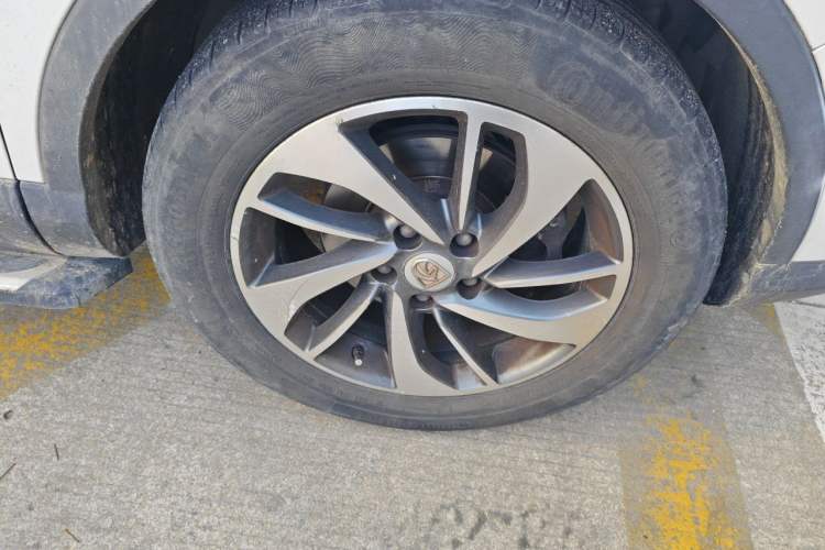 Used Baojun 560 2016 1.8L Manual Luxury Edition Right Front Wheel Hub