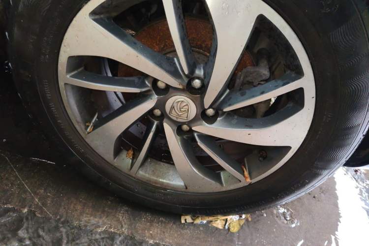 Used Baojun 560 2016 1.8L iAMT Luxury Model Right Front Wheel Hub