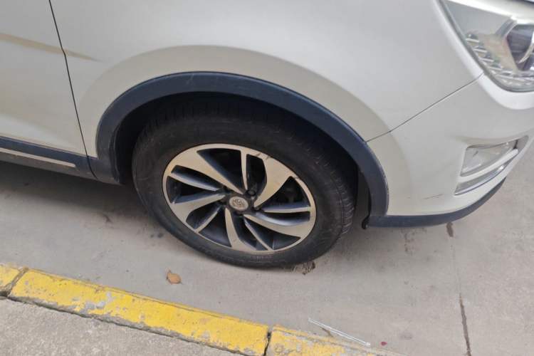 Used Baojun 560 2016 1.8L iAMT Luxury Model Right Front Wheel Hub