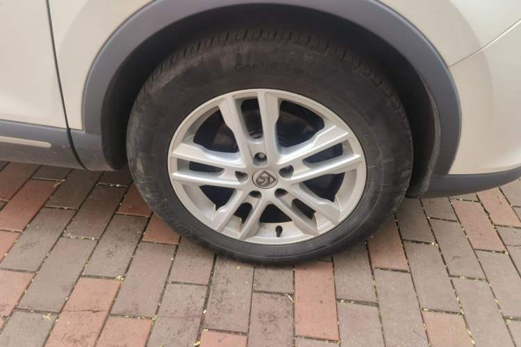 Used Baojun 560 2016 1.5T Manual Elite Edition Right Front Wheel Hub
