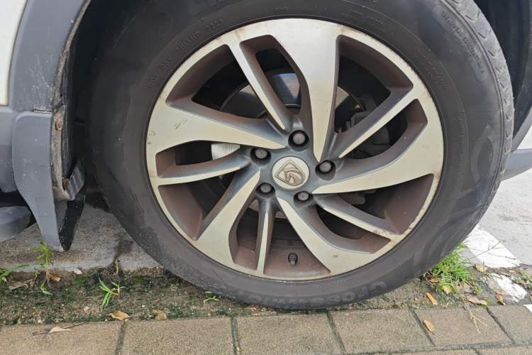 Used Baojun 560 2016 1.8L Manual Luxury Edition Right Front Wheel Hub