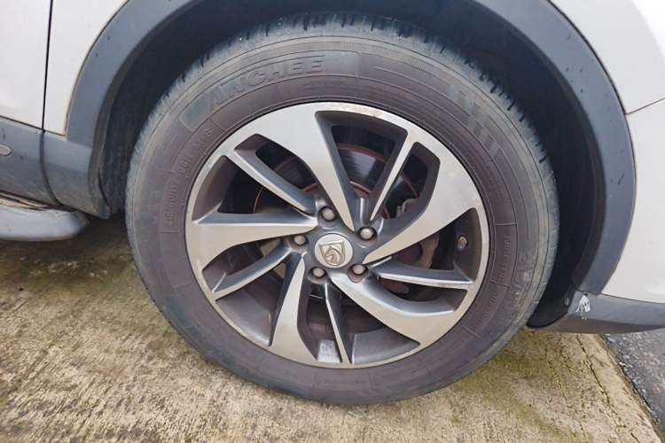 Used Baojun 560 2016 1.5T Manual Luxury Model Right Front Wheel Hub