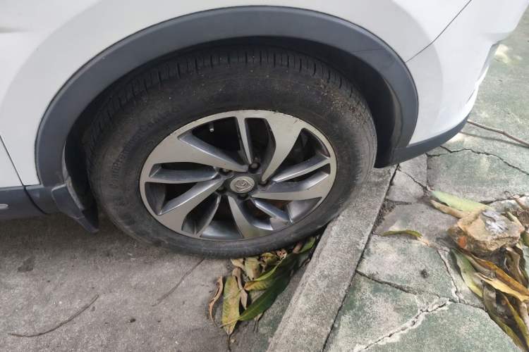 Used Baojun 560 2016 1.8L iAMT Luxury Model Right Front Wheel Hub