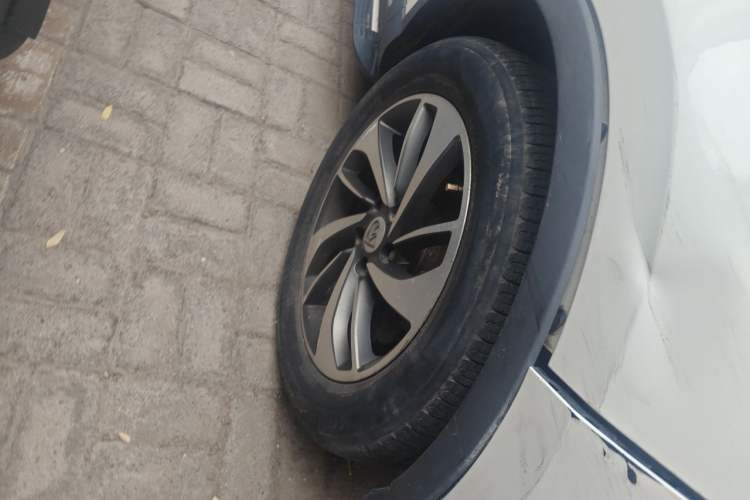 Used Baojun 560 2016 1.5T Manual Luxury Model Right Front Wheel Hub