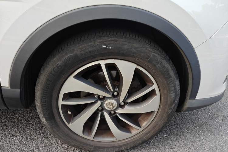 Used Baojun 560 2016 1.5T Manual Luxury Model Right Front Wheel Hub